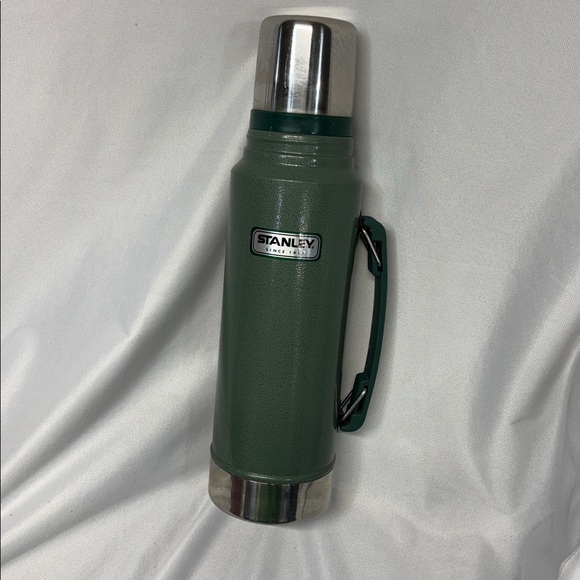 Stanley vintage SmClassic Vacuum ThermosInsulated 1.1 Qt 1.0 L green Thermos